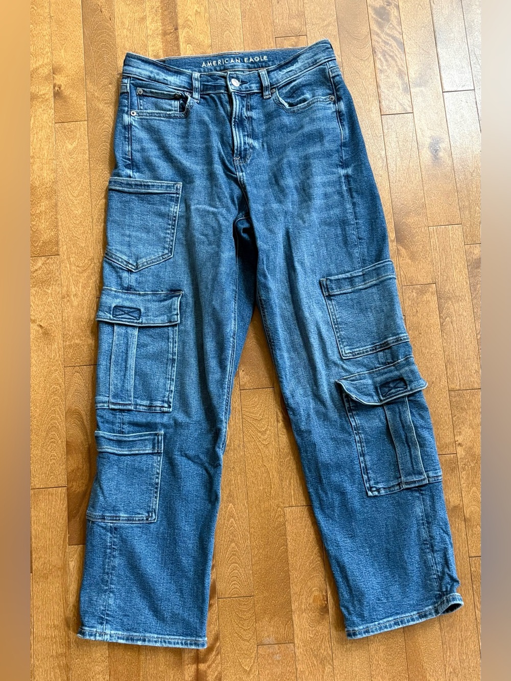American Eagle Super High-Rise Baggy Straight Cargo Jeans